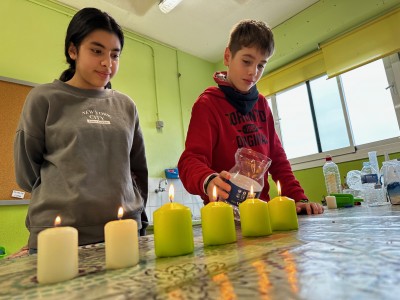 Els Balti5 experiment amb els gasos gràcies a les espelmes