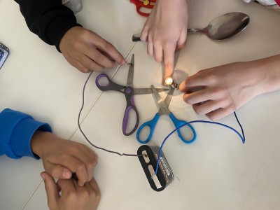 ELECTRIFICANDO NUESTRA CLASE